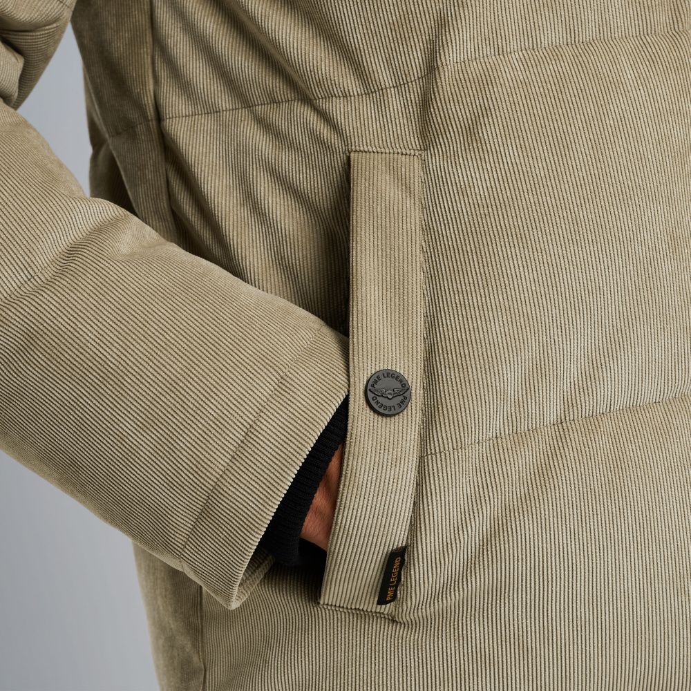 PJA2508104-8011_model_6