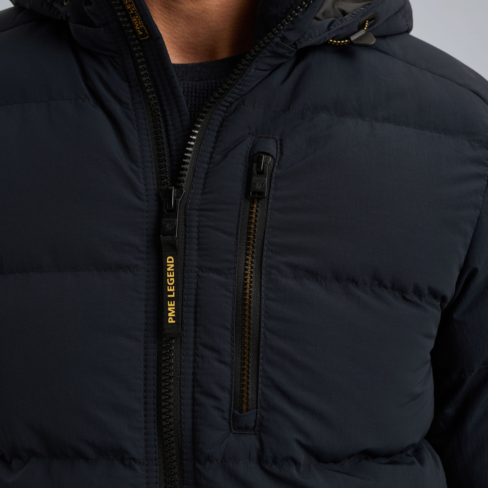 PJA2508117-5281_model_4