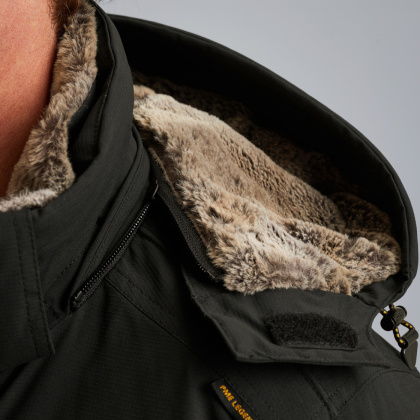 PJA2509119-9067_model_7