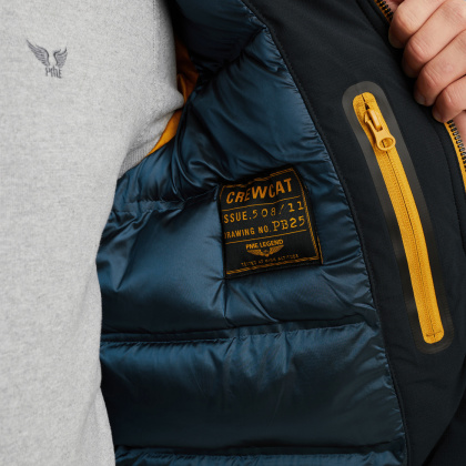 PJA2508111-5281_model_8